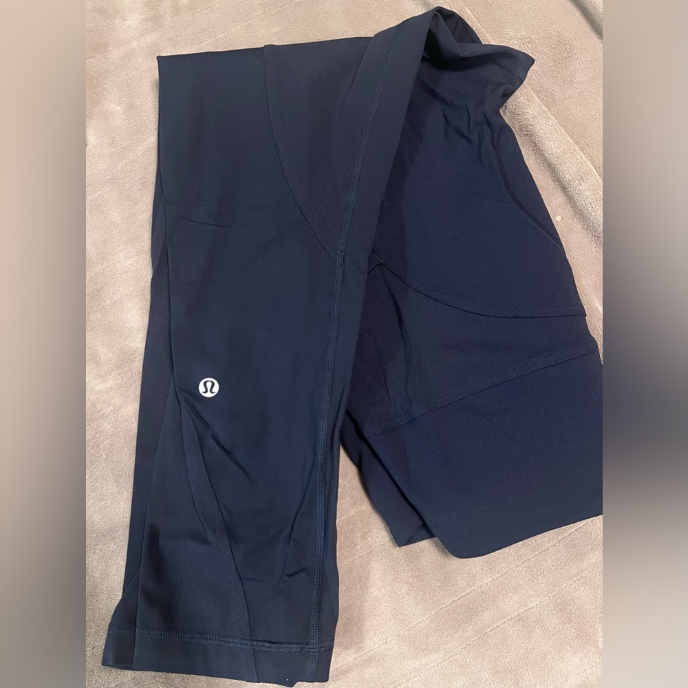 Lululemon Navy Blue Leggings with pockets 25 inch, size 8
